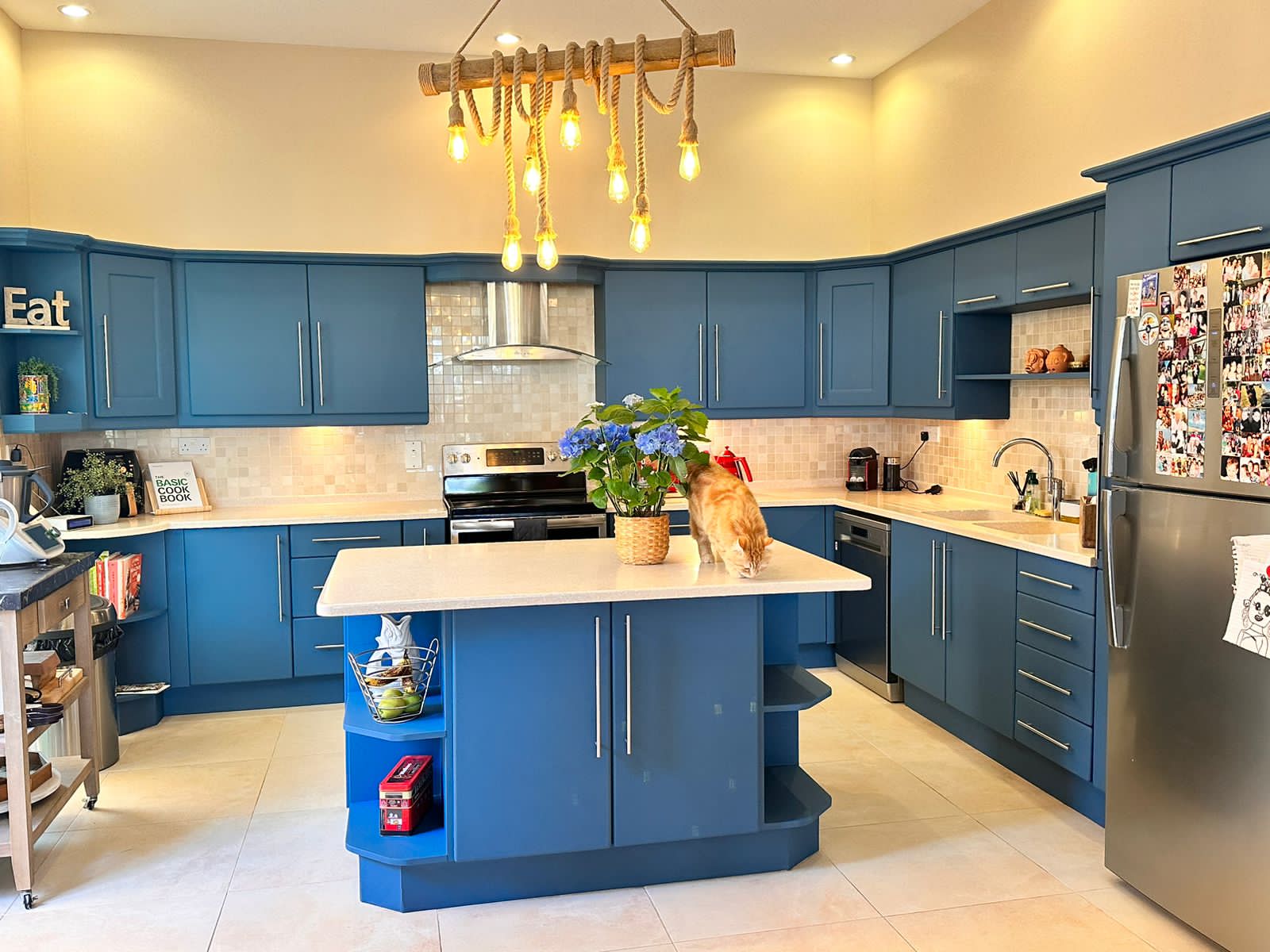 Modern blue kitchen finish