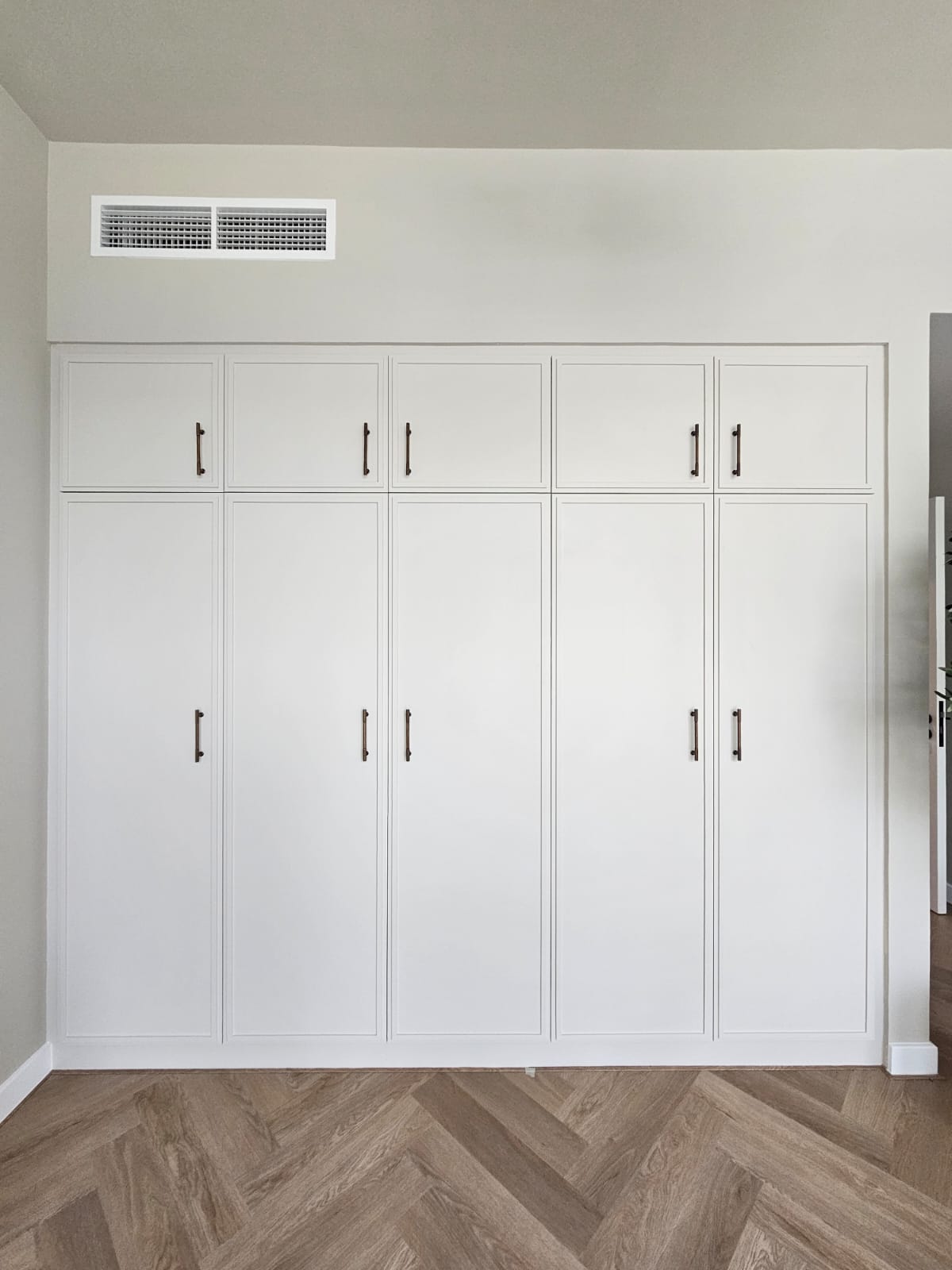 White built-in wardrobe